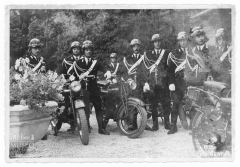 Ritratto di gruppo di carabinieri