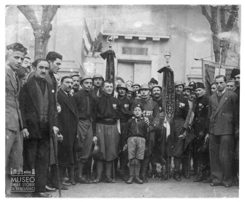 Ritratto di gruppo appartenenti all'Associazione combattenti