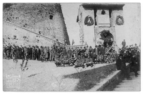 Ritratto di gruppo di alpini alla Rocca a Bergamo