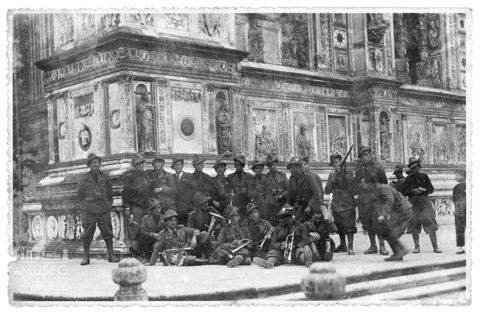 Certosa di Pavia, ritratto di gruppo di alpini
