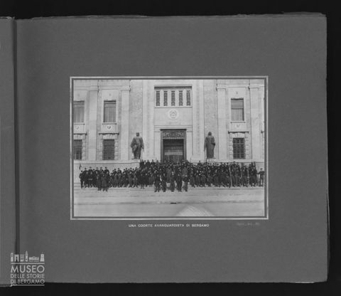 Ritratto di gruppo di avanguardisti