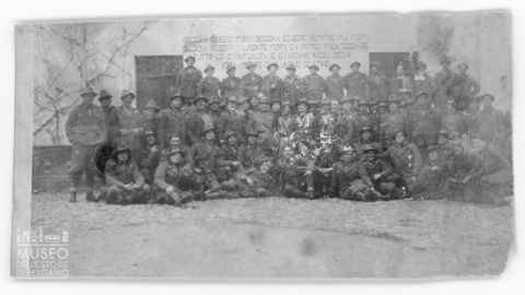 Ritratto di gruppo di militari alpini