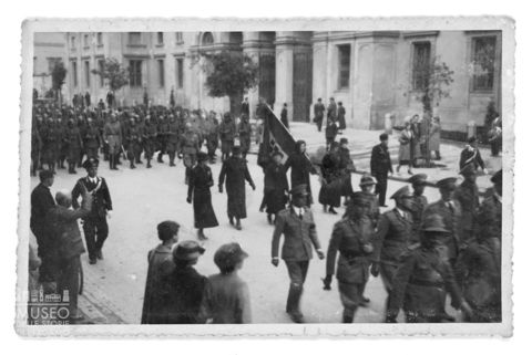 Parata militare in via Torquato Tasso a Bergamo