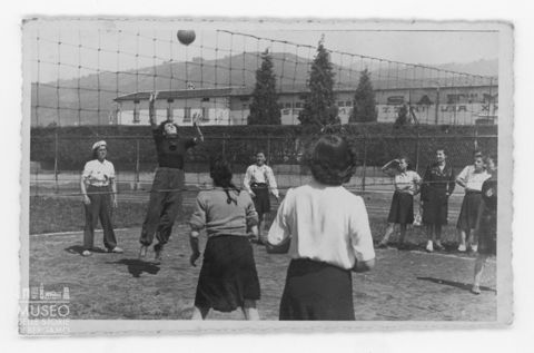Bergamo, partita di pallavolo femminile al campo polisportivo Brumana