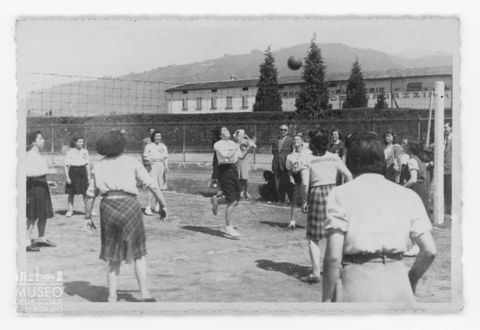 Partita di pallavolo femminile giocata al campo polisportivo Brumana a Bergamo