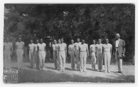Ritratto di un gruppo di atleti di ginnastica