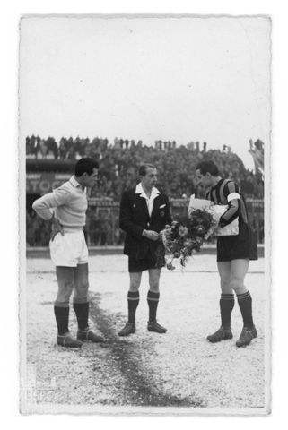 Calciatori e arbitro