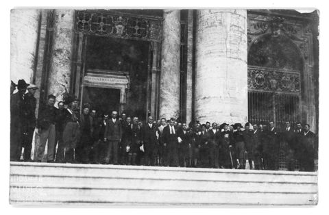 Ritratto di gruppo presso la Basilica di San Pietro