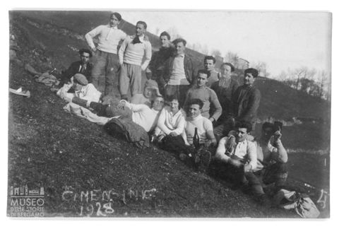 Ritratto di gruppo in montagna