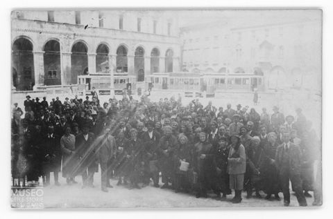 Ritratto di gruppo in piazza