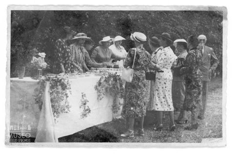 Rinfresco in un giardino