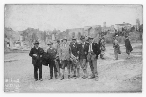 Pompei, gruppo di alpini