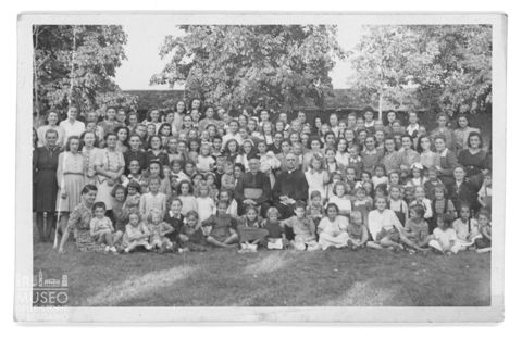 Gruppo di donne e bambini