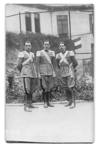 Ritratto di tre militari