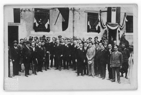 Ritratto di gruppo all'inaugurazione della nuova caserma della Questura di Bergamo