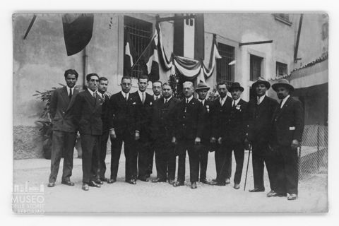 Ritratto di gruppo all'inaugurazione della nuova caserma della Questura di Bergamo