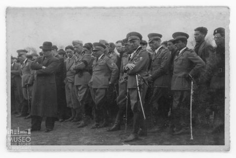Gruppo di militari