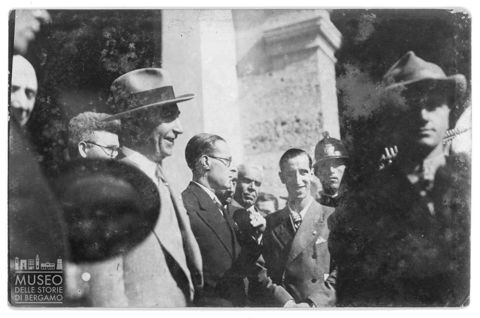 Gruppo di uomini