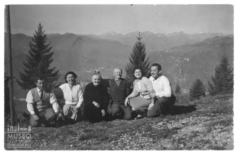 Ritratto di gruppo in montagna