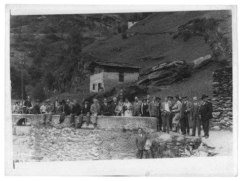 Ritratto di gruppo in montagna