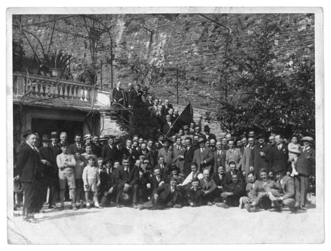 Ritratto di gruppi in un cortile