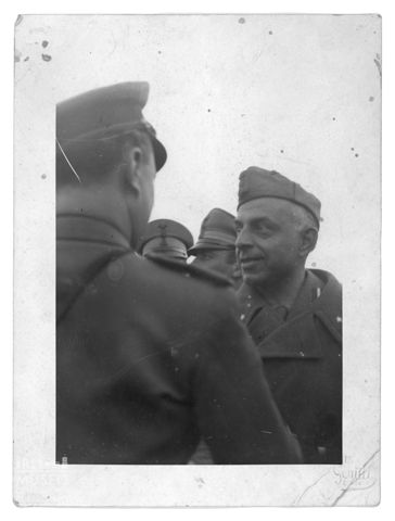 Militari in conversazione