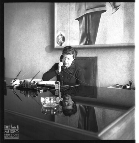 Ritratto di signora al telefono