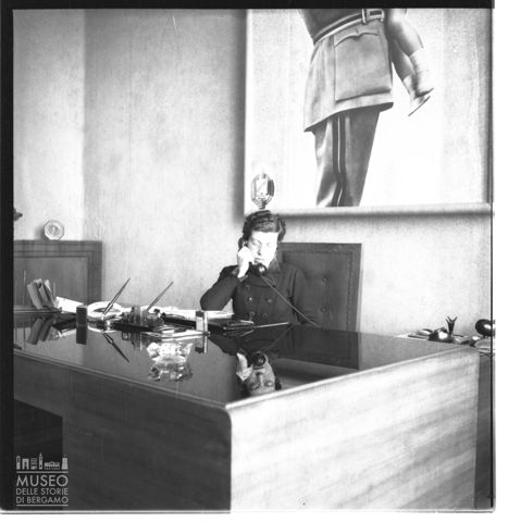 Ritratto di signora al telefono