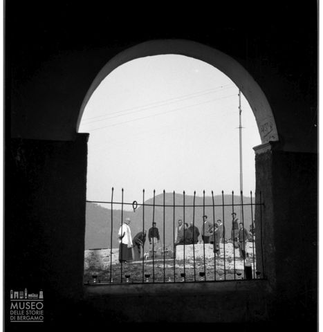 Lavori per la costruzione della strada Selvino-Rigosa