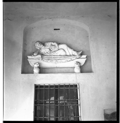 Monumento funebre di Don Sebastiano Panizzolo a Zogno