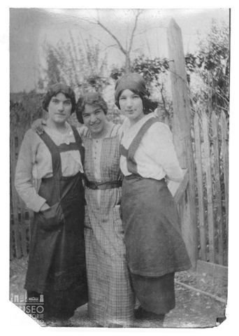 Ritratto di tre donne