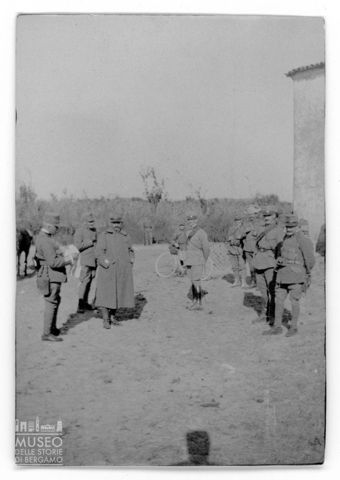 Gruppo di ufficiali della Prima guerra mondiale nei pressi di San vito al Torre