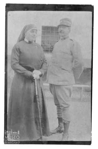 Ritratto di un militare con una suora