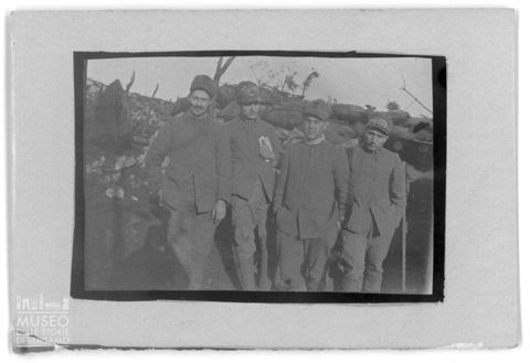 Ritratto di gruppo di militari al fronte