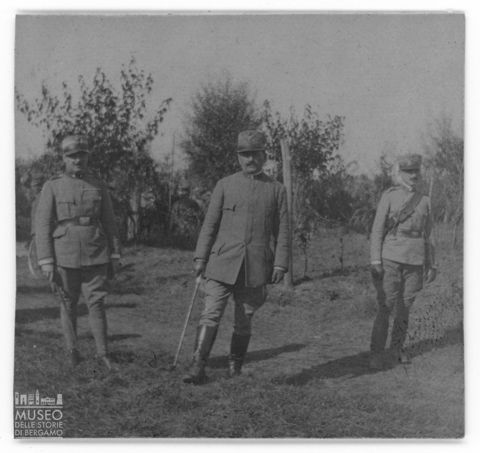 Ritratto di tre militari della Prima guerra mondiale nei pressi di San Vito al Torre
