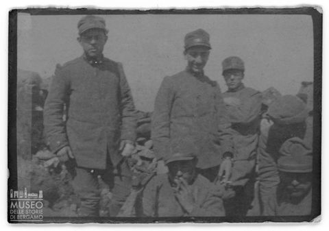 Ritratto di gruppo di militari al fronte