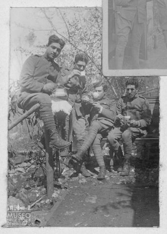 Ritratto di gruppo di militari al fronte