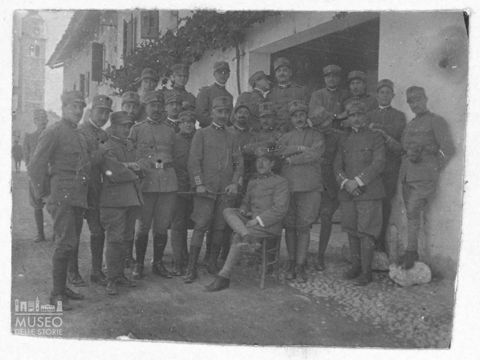 Ritratto di gruppo di militari del 30° Reggimento Fanteria
