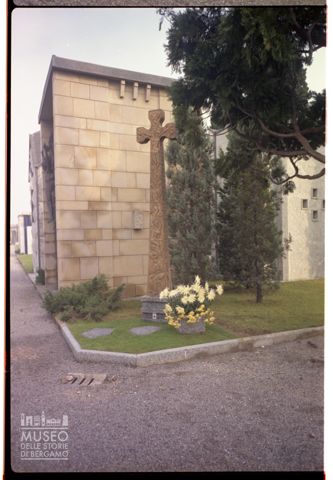 Monumento funebre