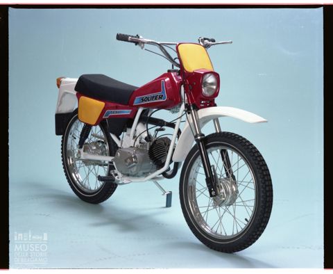 Riprese in studio di una motocicletta