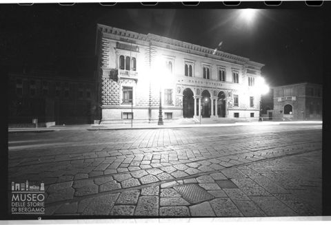 Vedute esterne del palazzo della Banca d'Italia a Bergamo