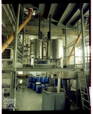 Interni di uno stabilimento delle Industrie Chimiche Bozzetto