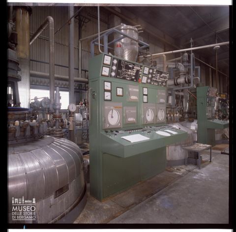 Interni di uno stabilimento delle Industrie Chimiche Bozzetto