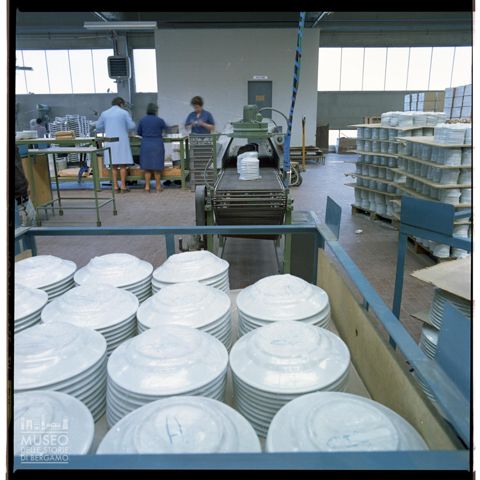 Interni di una fabbrica di porcellane