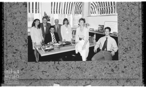 Riproduzioni di fotografie di giocattoli, membri della famiglia Foppa Pedretti e dipendenti al lavoro