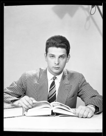 Ritratti di studenti dell'Istituto tecnico commerciale Lorenzo Mascheroni di Bergamo