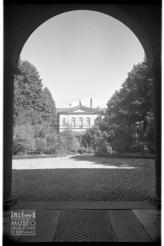 Vedute esterne e interne del manicomio di Bergamo