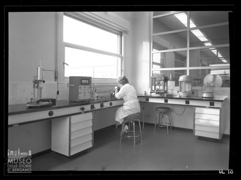 Interni di un laboratorio della manifattura Reggiani