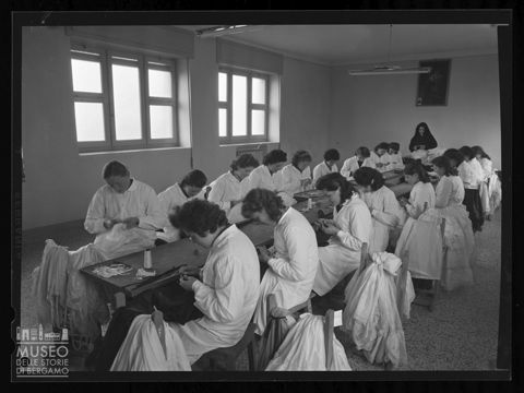 Interni e allieve dell'Istituto Sacra Famiglia