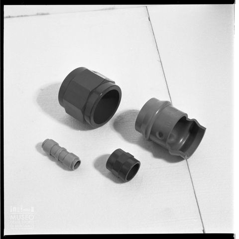 Componenti in plastica e cemento prodotte dalla Sacelit